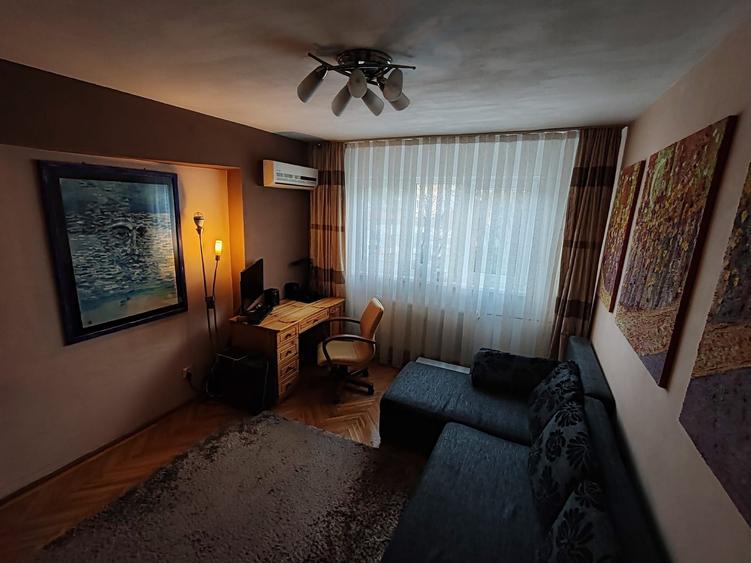 Apartament cu 3 camere semidecomandat în Dacia
