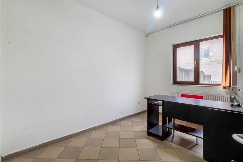 Spațiu comercial, de 100 mp, în Vidra