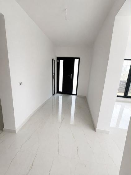 Casă cu 4 camere în Valea Lupului