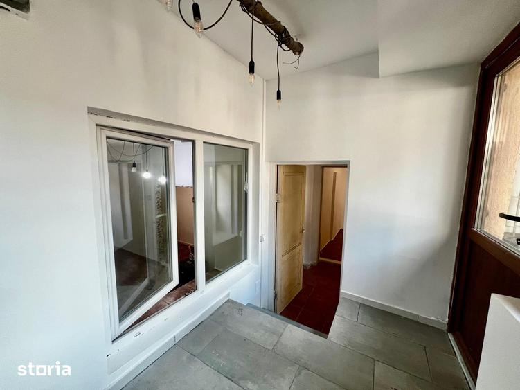 Apartament cu 2 camere semidecomandat în Independenței