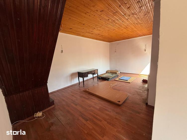 Casă cu 5 camere cu Teren 197 Mp în Rahova
