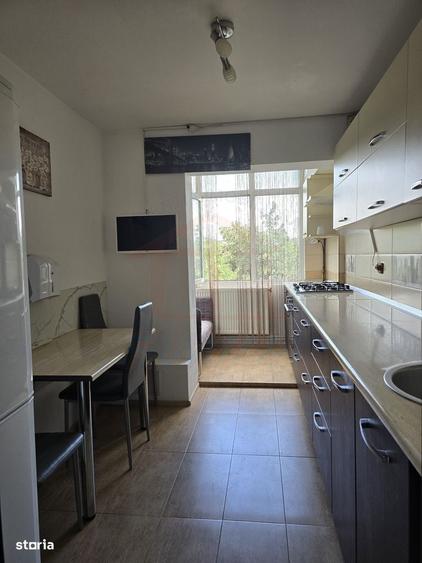 Apartament cu 3 camere decomandat în Micro 16