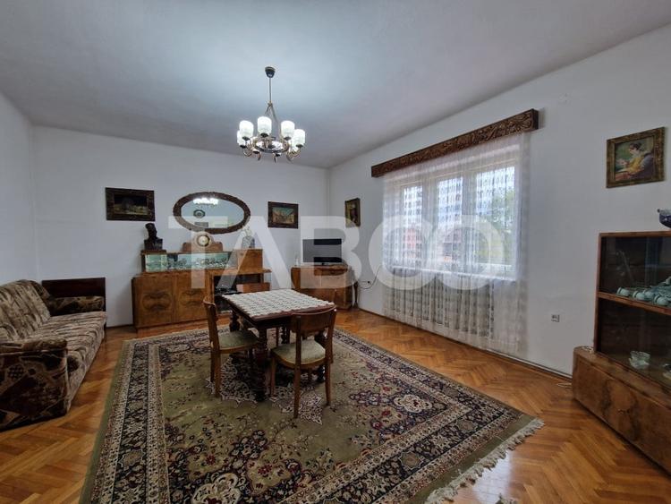 Apartament cu 4 camere decomandat, mobilat în Central