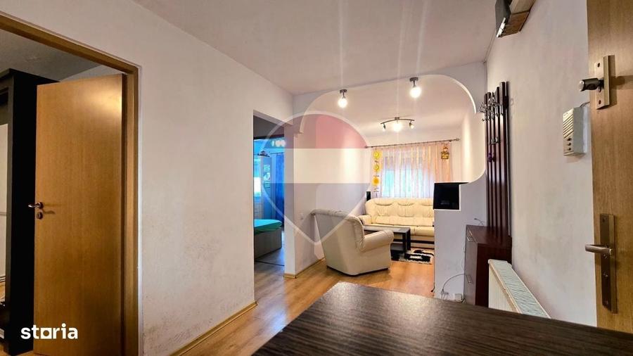 Apartament cu 3 camere decomandat în Vitrometan