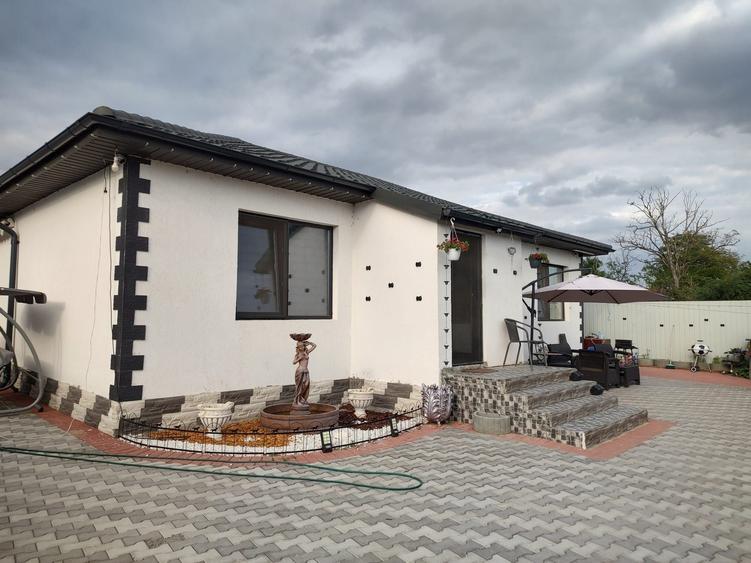 Casă cu 4 camere în Mărăcineni