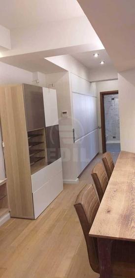 Apartament cu 3 camere decomandat în Florești