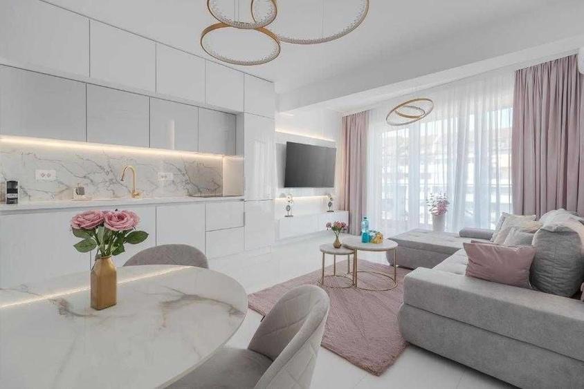 Apartament cu 3 camere decomandat în Exterior Vest
