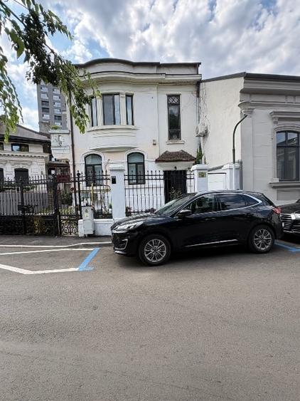 Apartament cu 4 camere decomandat, mobilat în Unirii