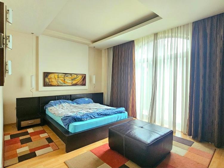 Casă individuală cu 10 camere cu Garaj în Băneasa