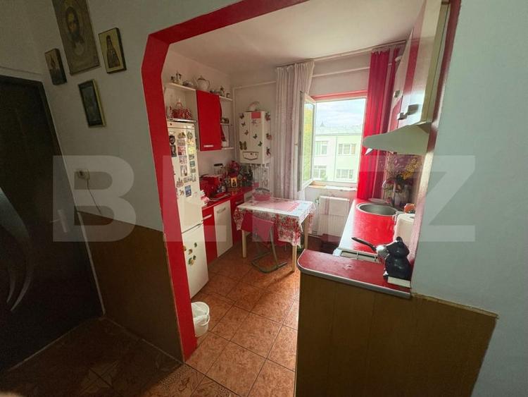 Apartament cu 3 camere decomandat, mobilat în Minerul
