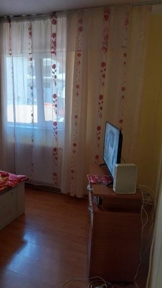 Casă individuală cu 4 camere cu Canalizare în Est