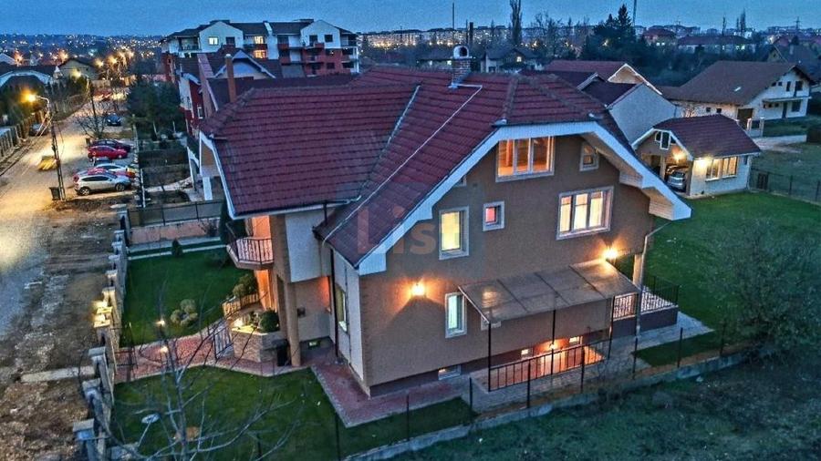 Casă cu 6 camere cu Canalizare în Episcopia Bihorului