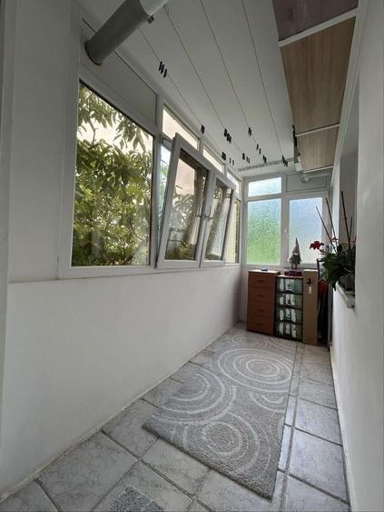 Apartament cu 3 camere decomandat, mobilat în Craiovița Nouă
