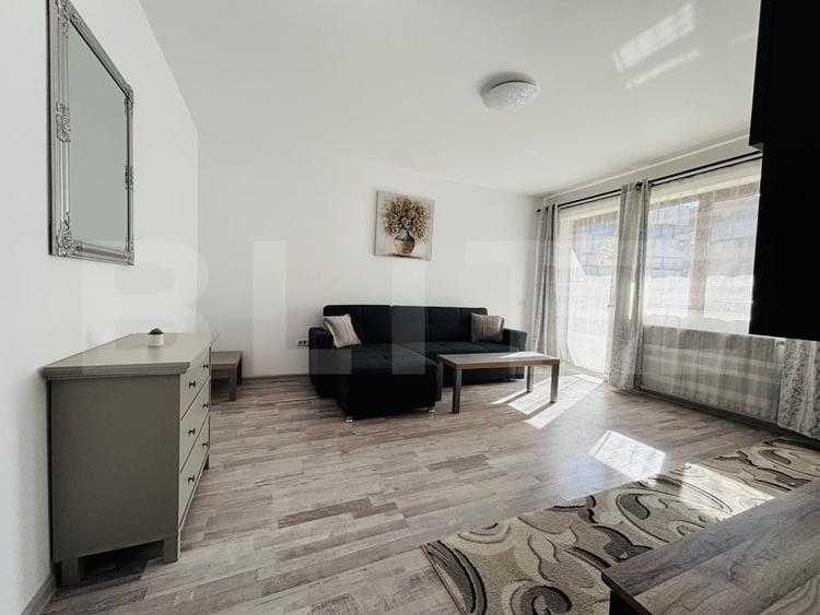 Apartament cu 3 camere decomandat, mobilat în Tractorul