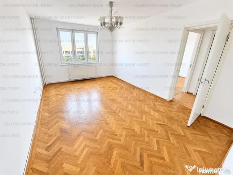 Apartament cu 3 camere decomandat în Calea București