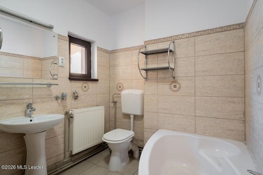 Casă individuală cu 10 camere cu Canalizare în Cotroceni