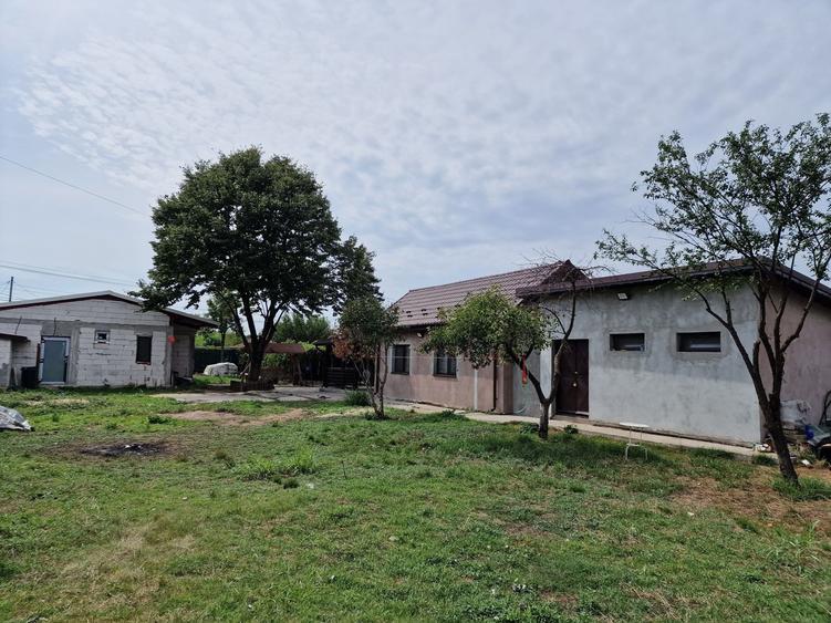 Casă cu 3 camere în Brăniștari