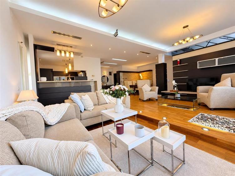 Apartament cu 5 camere decomandat, mobilat în Herăstrău