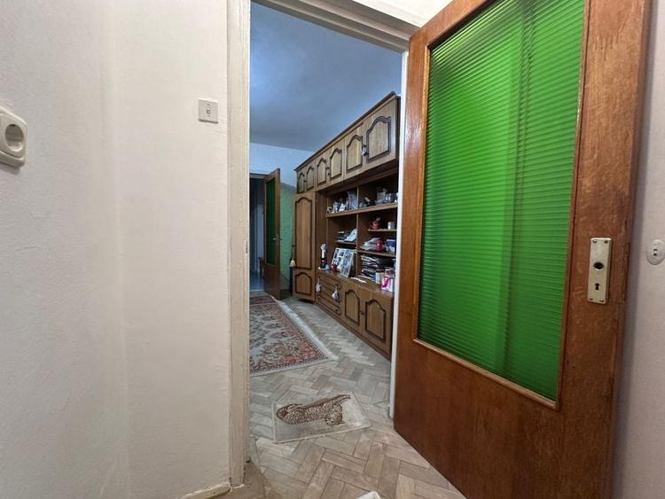 Apartament cu 3 camere semidecomandat, mobilat în Mihai Viteazul