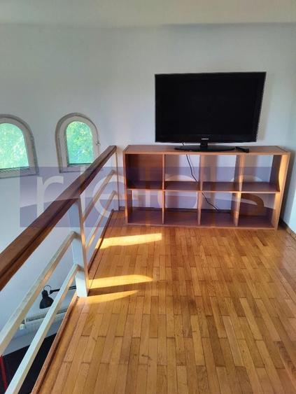 Apartament cu 3 camere semidecomandat, mobilat în Primăverii