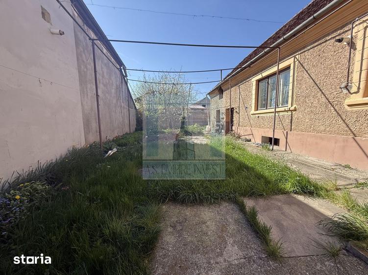 Casă cu 3 camere cu Canalizare în Hălchiu