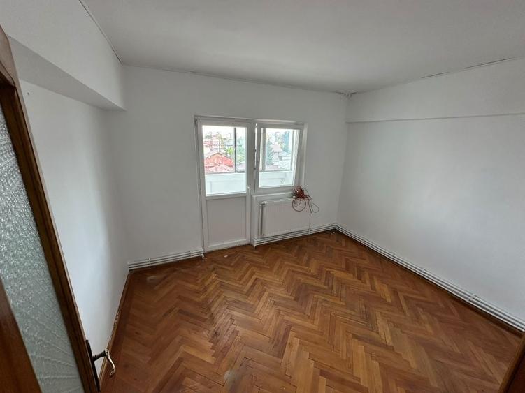 Apartament cu 3 camere decomandat în Patriei