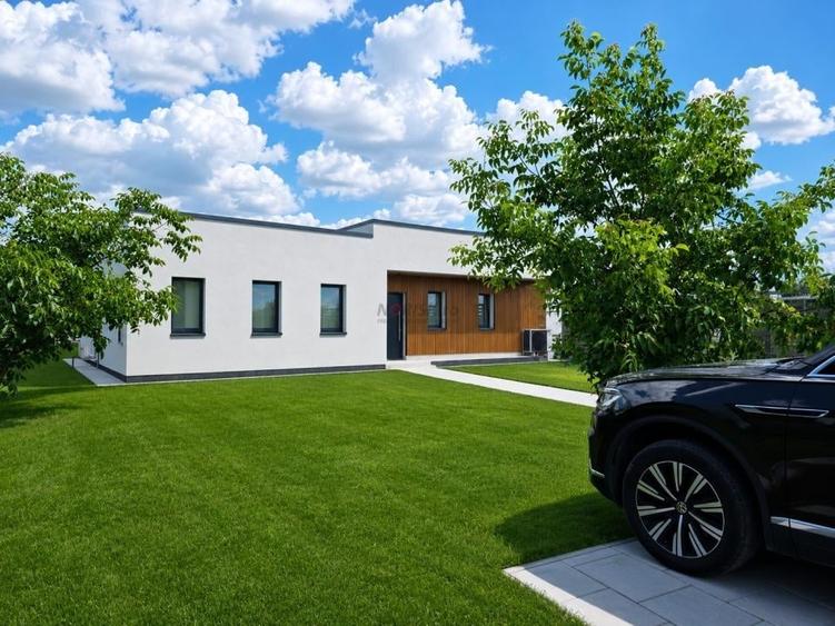 Casă cu 4 camere cu Teren 1082 Mp în Tamași