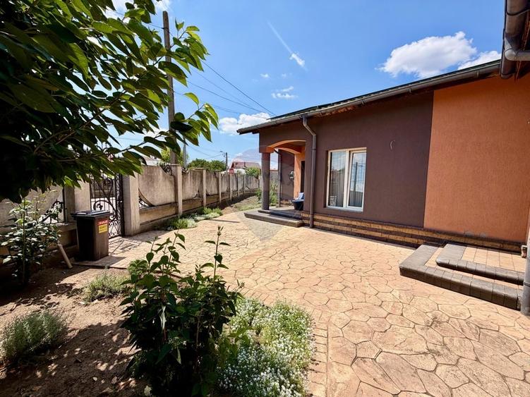 Casă individuală cu 4 camere cu Teren 557 Mp în Central