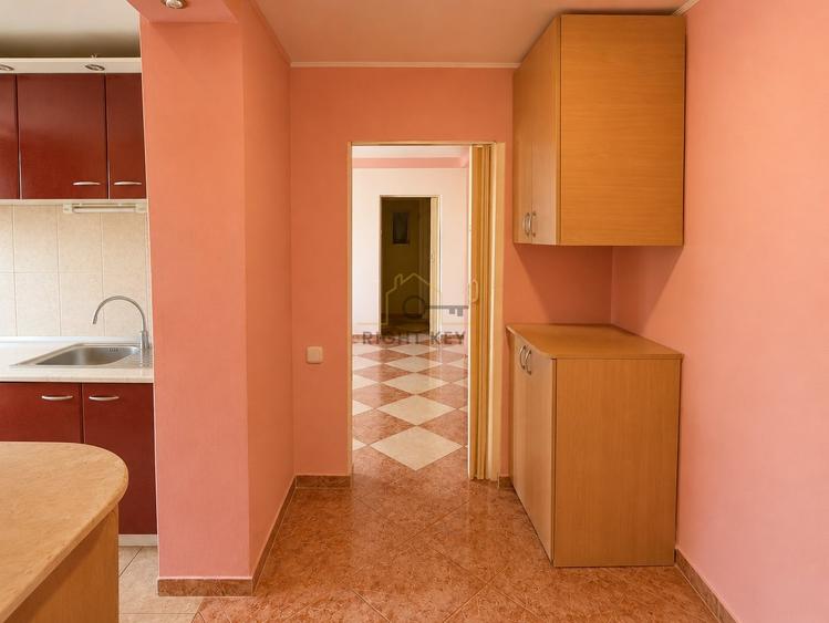 Apartament cu 3 camere semidecomandat, mobilat în Valea Ialomiței
