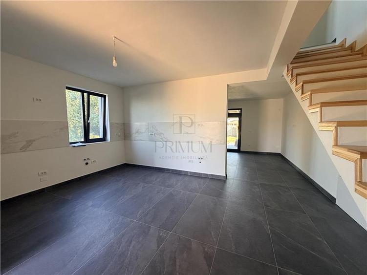 Duplex cu 4 camere cu Canalizare în Moșnița Nouă