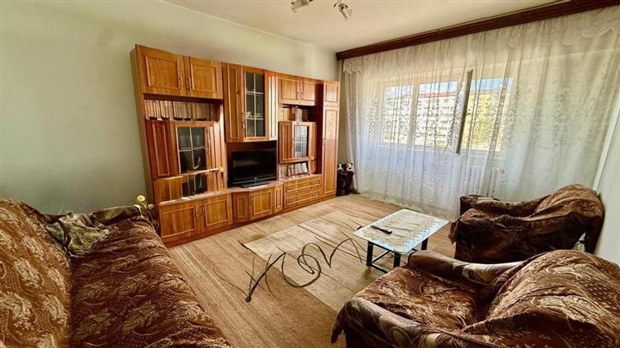 Apartament cu 4 camere decomandat în Dacia