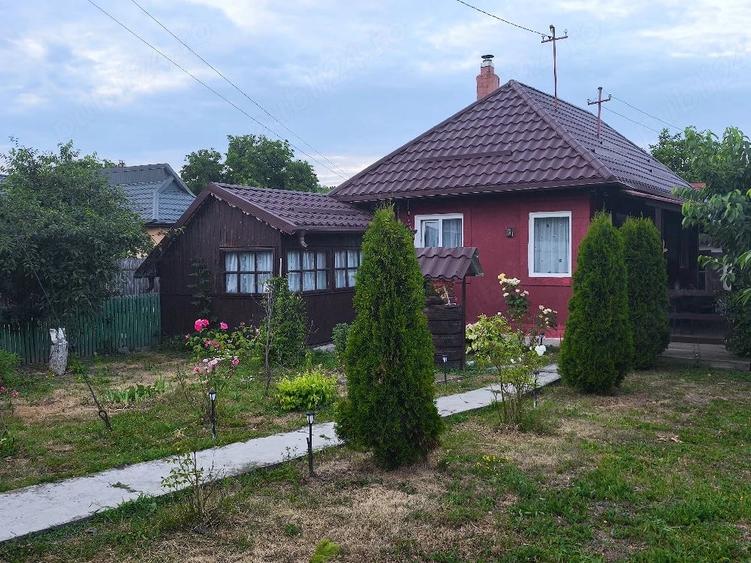 Casă cu Teren 4000 Mp în Girov