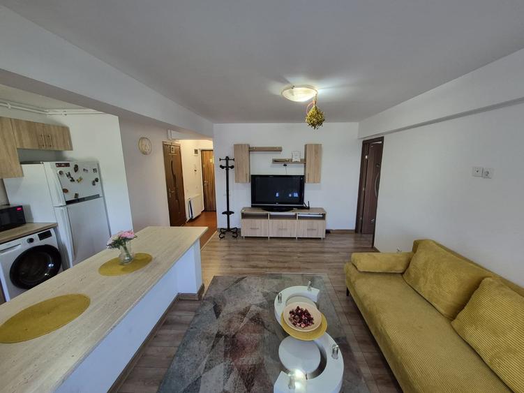 Apartament cu 2 camere semidecomandat, mobilat în Titan