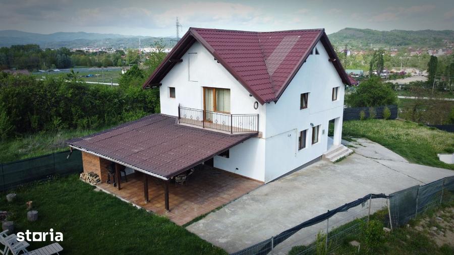 Casă cu 4 camere cu Teren 700 Mp în Curtea de Argeș
