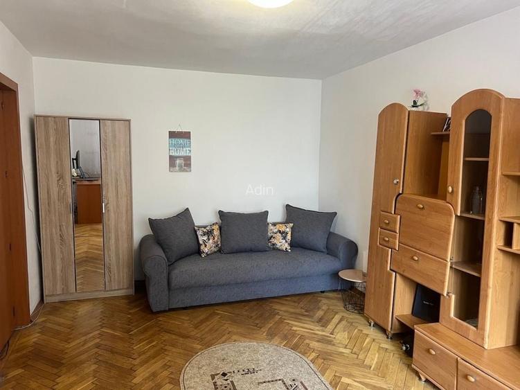 Apartament cu o camera, Podu Ros