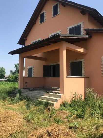 Casă cu 4 camere în Central