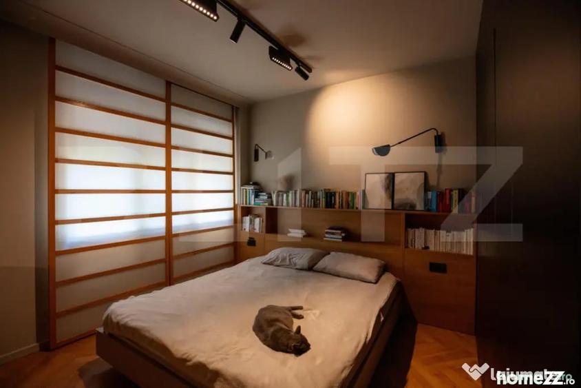 Apartament cu 4 camere decomandat în Est