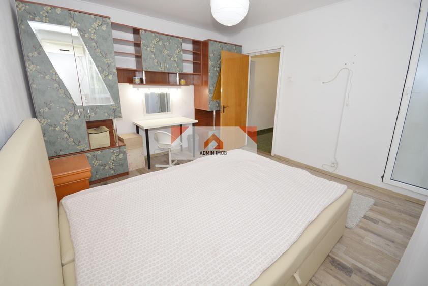 Apartament cu 4 camere decomandat în Drumul Taberei