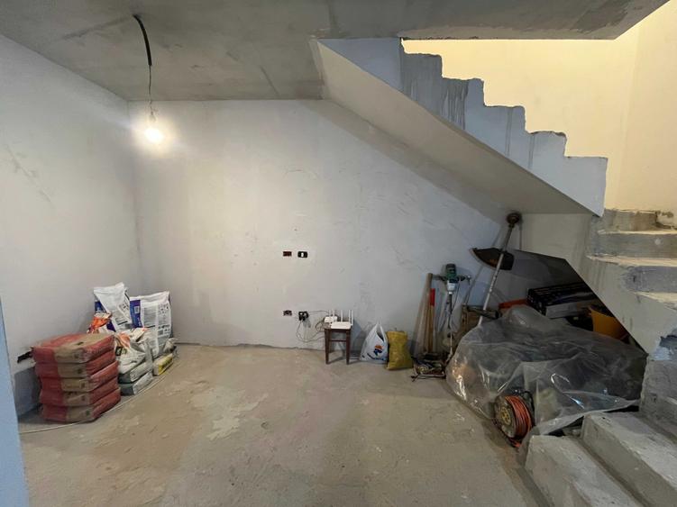 Casă cu 2 camere cu Teren 250 Mp în Vânători