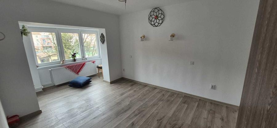 Apartament cu 2 camere decomandat în Petros
