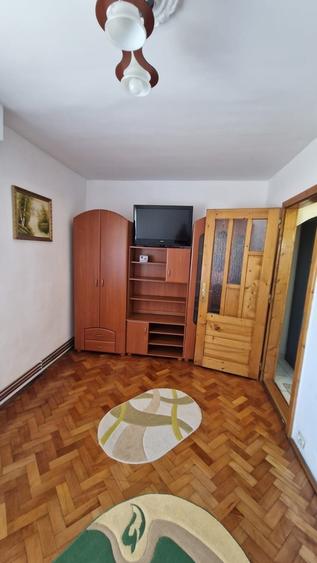 Apartament cu 3 camere decomandat în Confecții