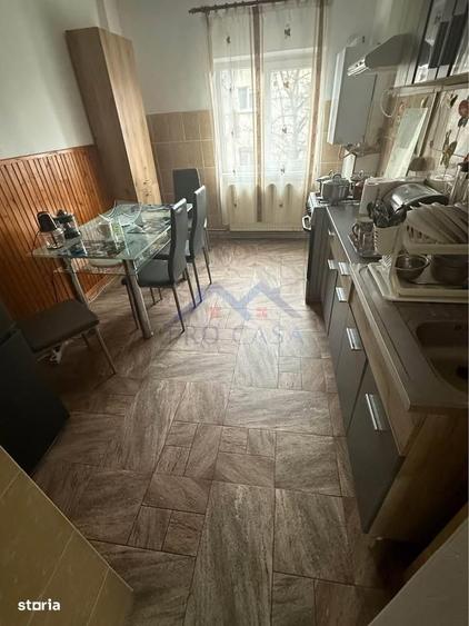 Apartament cu 4 camere decomandat în Cetate
