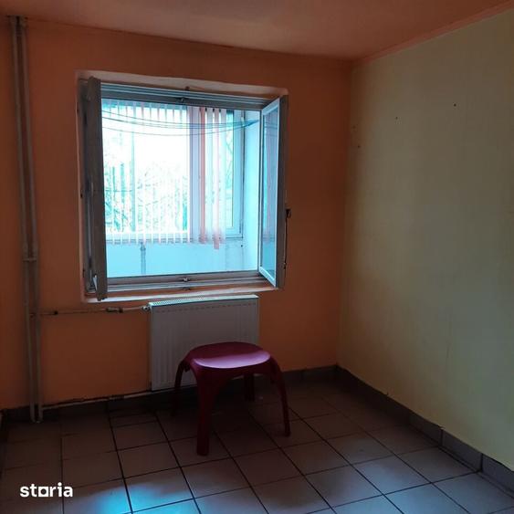 Apartament cu 4 camere în Berceni