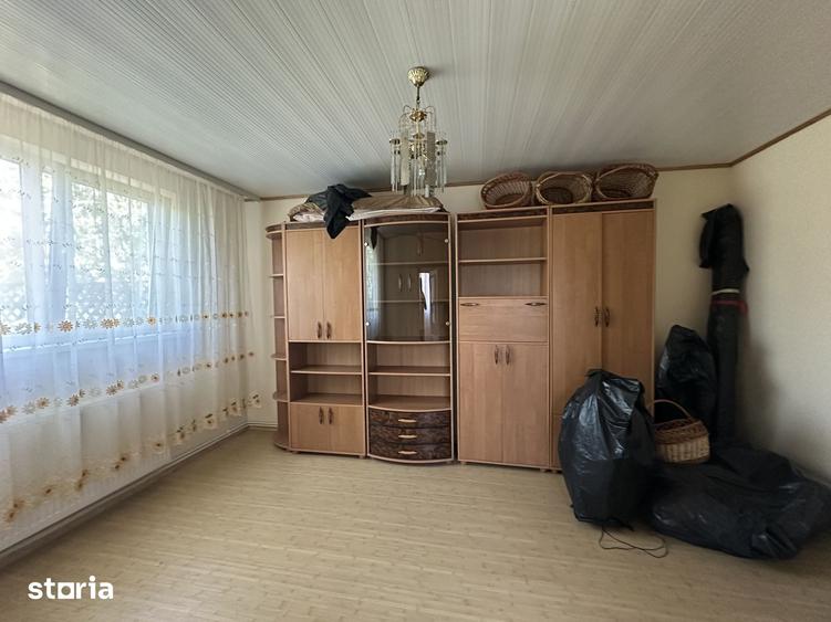 Casă cu 7 camere cu Teren 1039 Mp în Cornești