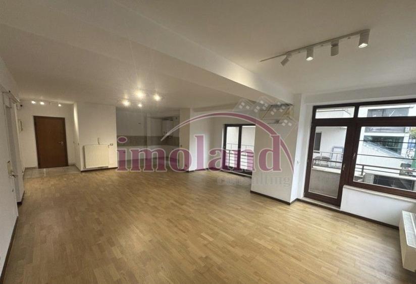 Apartament cu 3 camere semidecomandat în Floreasca