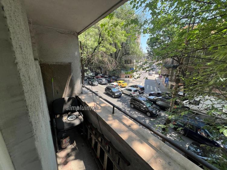 Apartament cu 2 camere semidecomandat, mobilat în Armeneasca