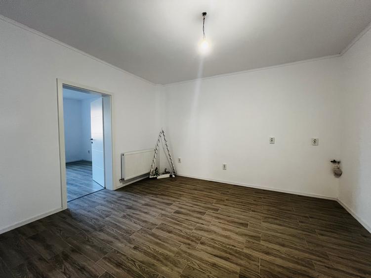 Duplex cu 4 camere cu Teren 235 Mp în Plopi