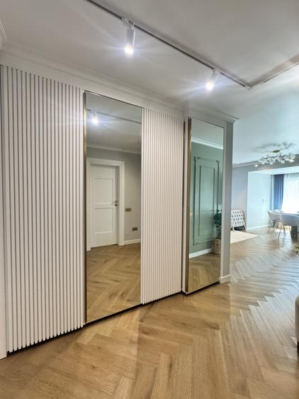 Apartament cu 3 camere semidecomandat, mobilat în Florești