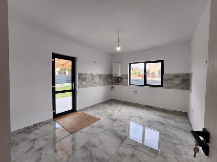 CASA DE VANZARE, 4 CAMERE 2 BAI SI MAGAZIE , VALEA ADANCA- 5 DRUMURI - 14