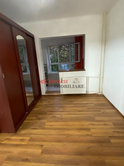 Apartament cu 3 camere decomandat în Dristor